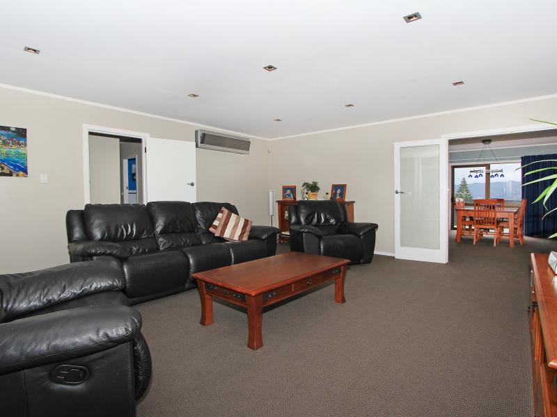 3 Pokohiwi Road, Normandale, Lower Hutt - Carousel 2