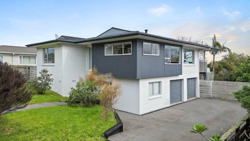 34 Sunnyhill Crescent, Sunnyhills, Auckland - Carousel 1