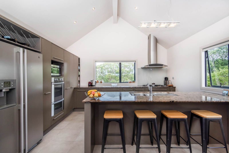 475A Beach Road, Murrays Bay, Auckland - Carousel 1