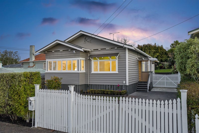 37 Cambourne Road, Sandringham, Auckland - Carousel 1