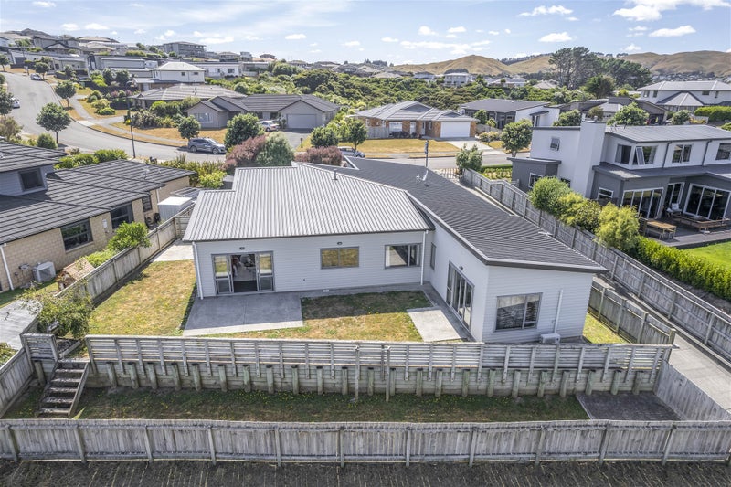 22 Sumner Terrace, Aotea, Porirua - Carousel 25