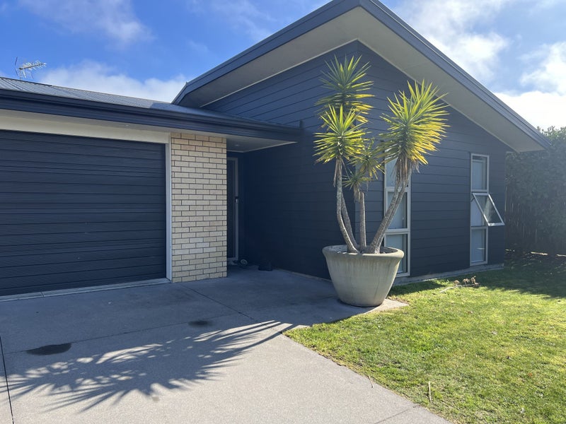 7 Satchmo Place, Rototuna North, Hamilton - Carousel 1
