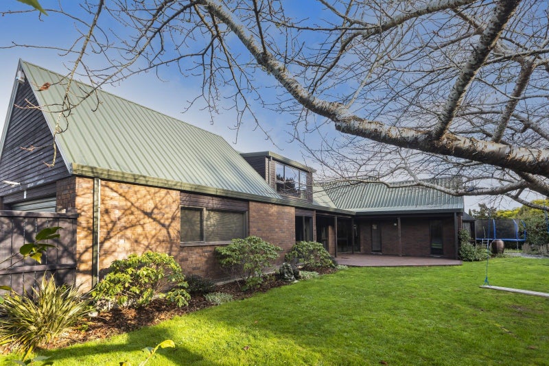 271 Queenspark Drive, Parklands, Christchurch - Carousel 1