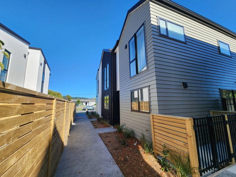 5 Bathurst Street, Silverstream, Upper Hutt - Carousel 1