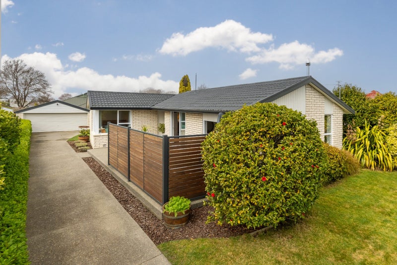 10 Karnak Crescent, Russley, Christchurch - Carousel 1