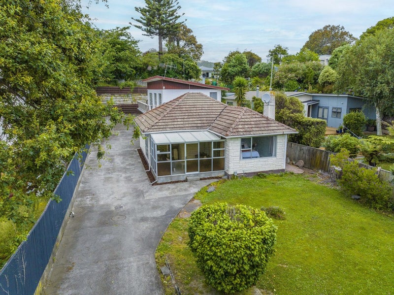70 Glen Road, Raumati South, Paraparaumu - Carousel 1