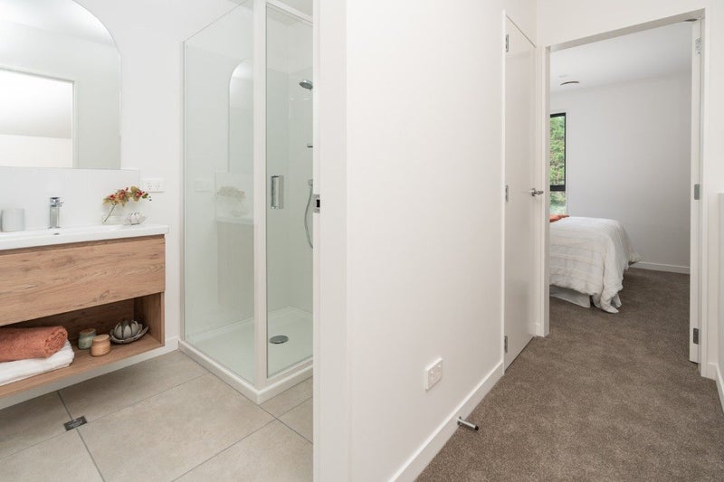 92 Ara Paiwhenua, Tawa, Wellington - Carousel 13