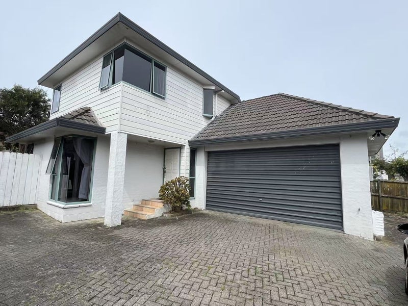 2/15 Dunn Place, Farm Cove, Auckland - Carousel 1