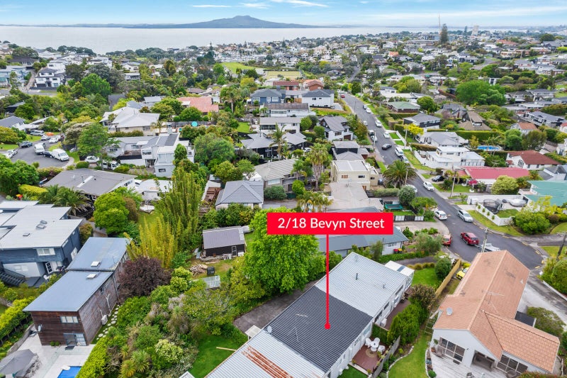 2/18 Bevyn Street, Castor Bay, Auckland - Carousel 5