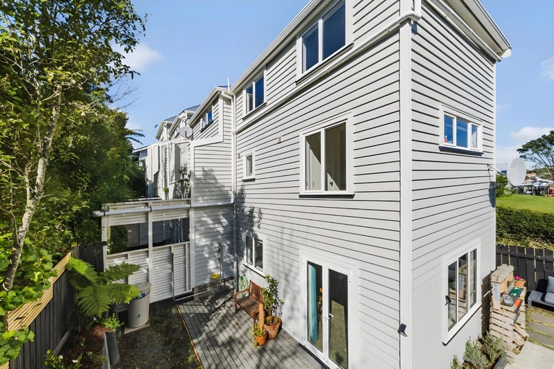 25D Omar Street, Khandallah, Wellington - Carousel 1