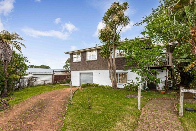 25 Bridgens Avenue, Te Atatu Peninsula, Auckland - Carousel 1