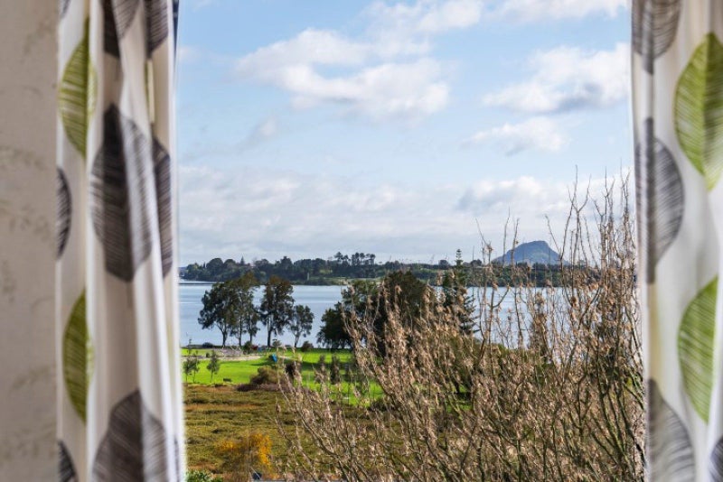 33 Dingadee Street, Welcome Bay, Tauranga - Carousel 1