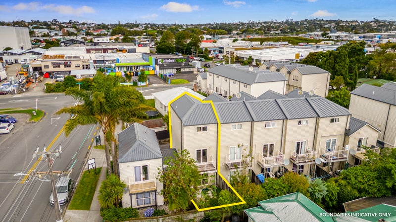 2/4 Keeling Road, Henderson, Auckland - Carousel 2