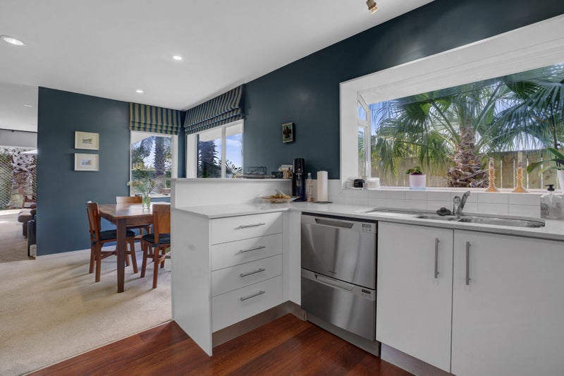 41A Waiatarua Road, Remuera, Auckland - Carousel 2