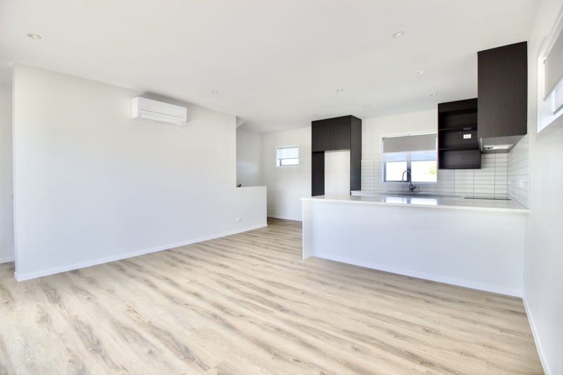 6/94 Target Road, Totara Vale, Auckland - Carousel 2
