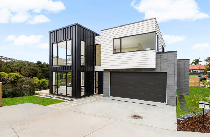 16 McMenamin Place, Fairview Heights, Auckland - Carousel 1
