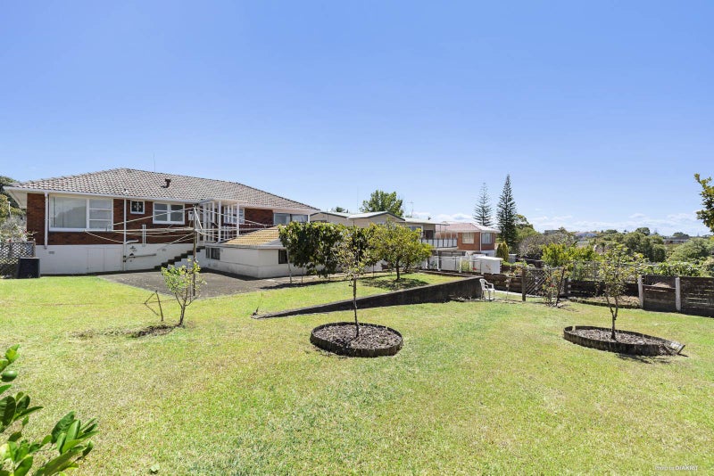 9 Manhattan Heights, Glendene, Auckland - Carousel 2