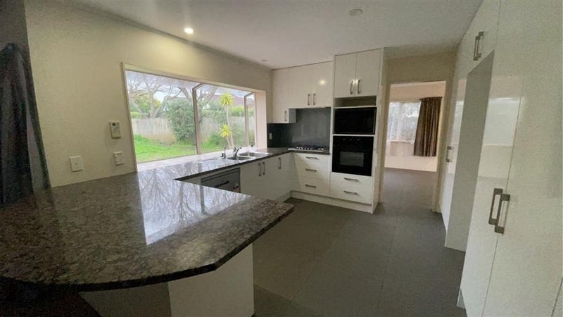 9 Tington Avenue, Wattle Downs, Auckland - Carousel 2