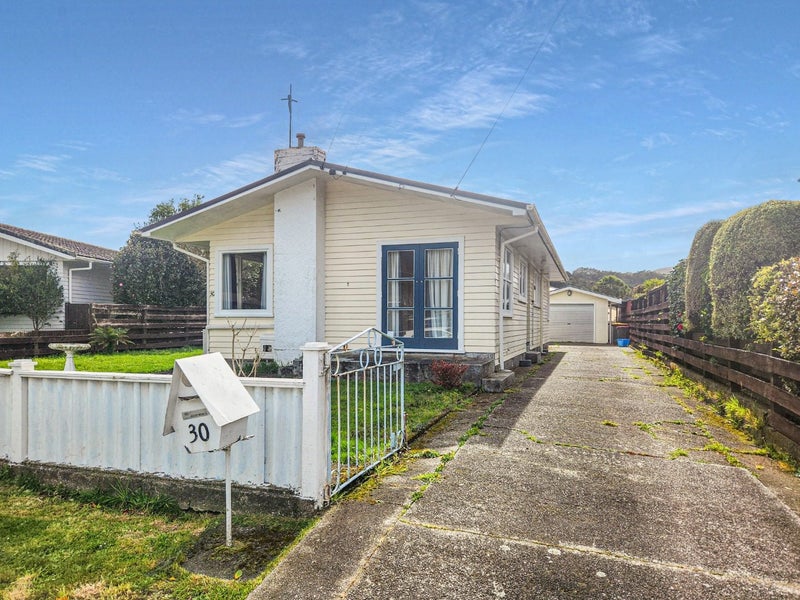 30 Karamu Crescent, Wainuiomata, Lower Hutt - Carousel 1