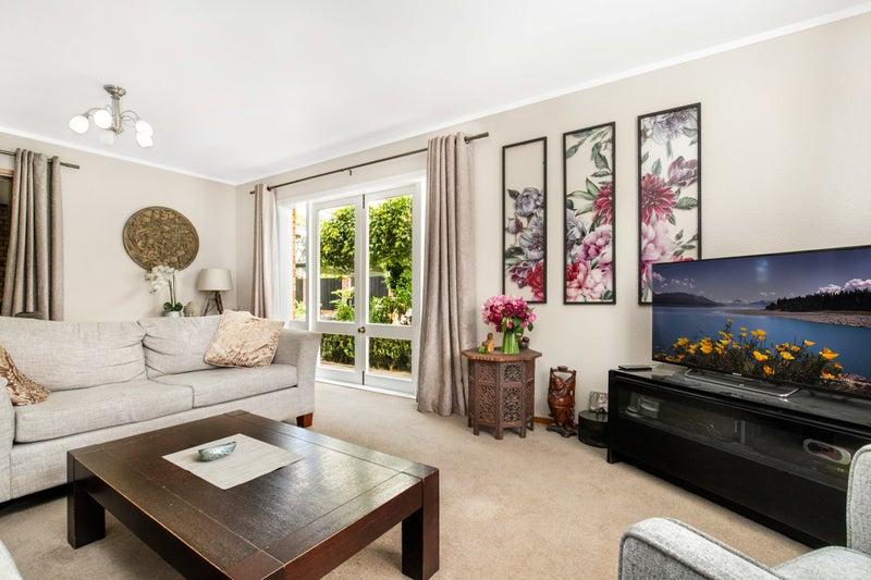 8 Corolu Place, Conifer Grove, Takanini - Carousel 2