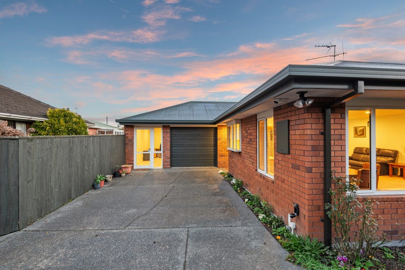 2/14 Middlepark Road, Sockburn, Christchurch - Carousel 14