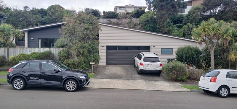 16 Flotilla Place, Whitby, Porirua - Carousel 1