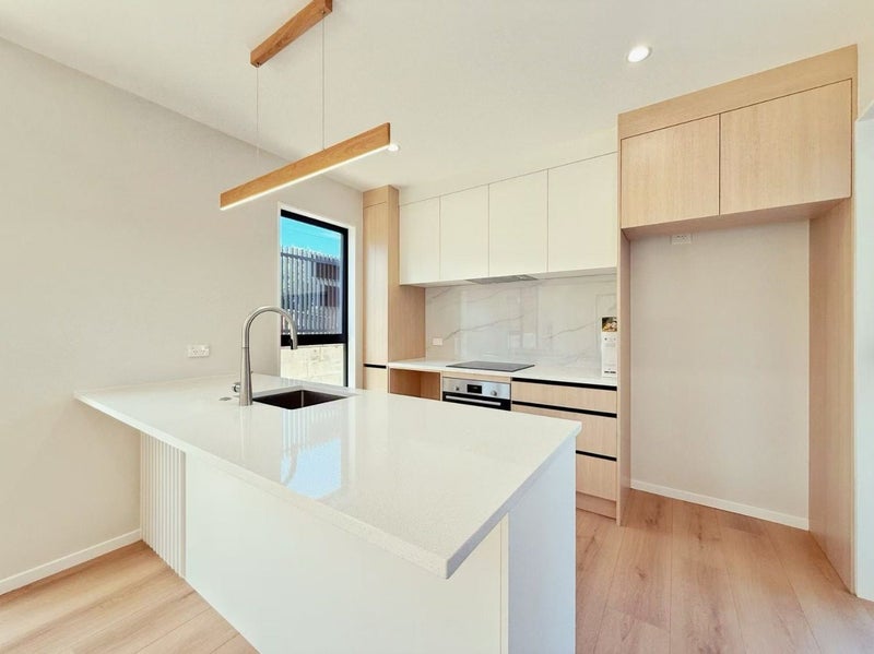 7 Springside Place, New Lynn, Auckland - Carousel 2