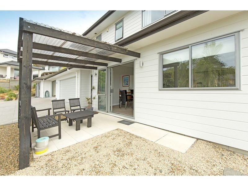 8 Bloomfield Rise, Stanmore Bay, Whangaparaoa - Carousel 1