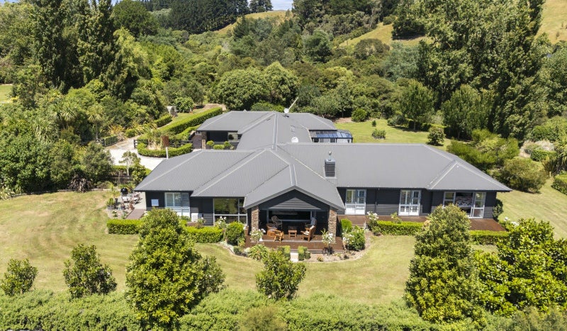 38 Kingsdale Park Drive, Palmerston North - Carousel 1