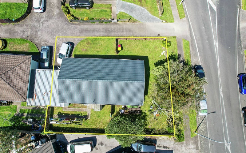 7/3 Etherton Drive, Weymouth, Auckland - Carousel 1