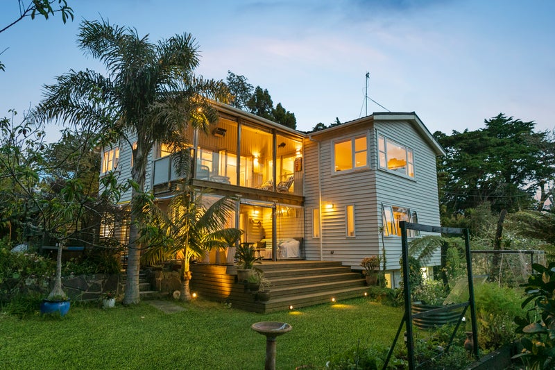 17 Island Bay Road, Beach Haven, Auckland - Carousel 1