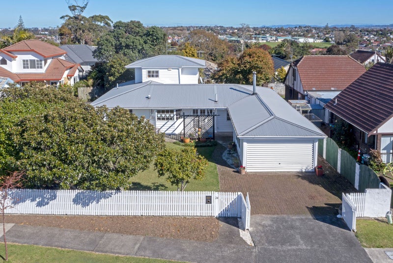 24 Cherry Road, Bucklands Beach, Auckland - Carousel 1