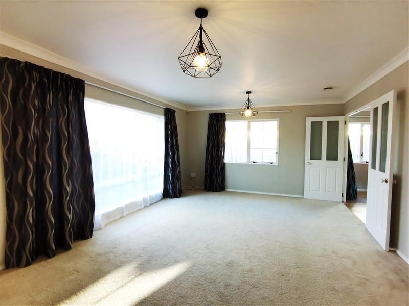 12 Sandalwood Place, Somerville, Manukau - Carousel 2