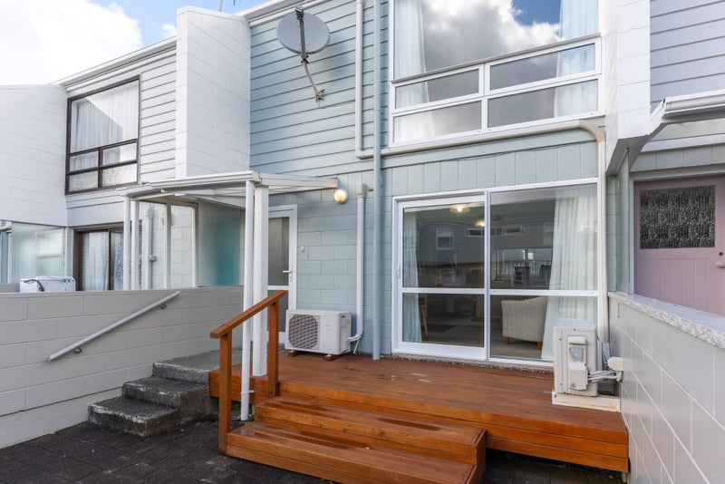 12/4 Dr Taylor Terrace, Johnsonville, Wellington - Carousel 1