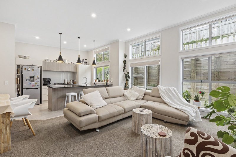 9 Madeira Close, Whitby, Porirua - Carousel 2