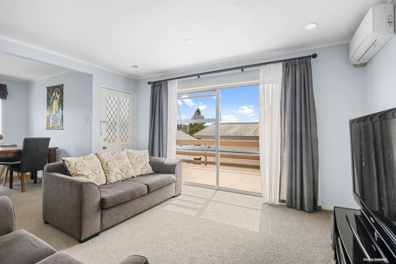 1/28A Tamahere Drive, Glenfield, Auckland - Carousel 1