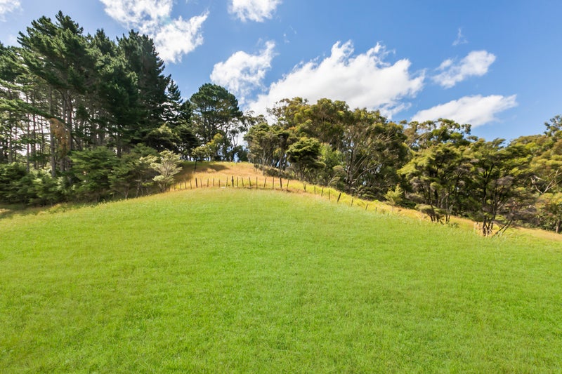 122 Waitakere Road, Henderson - Carousel 35