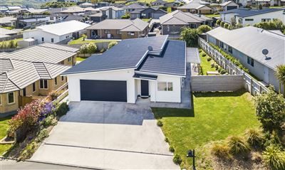 14 Peel Lane, Aotea, Porirua - Carousel 1