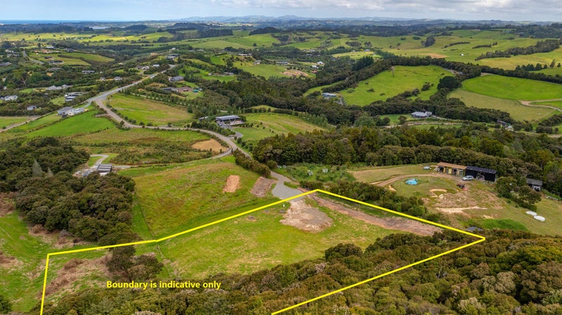 37 Pa Hill Lane, Kaiwaka - Carousel 1