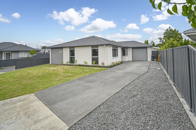 10 Sixty Mile Close, Frimley, Hastings - Carousel 1