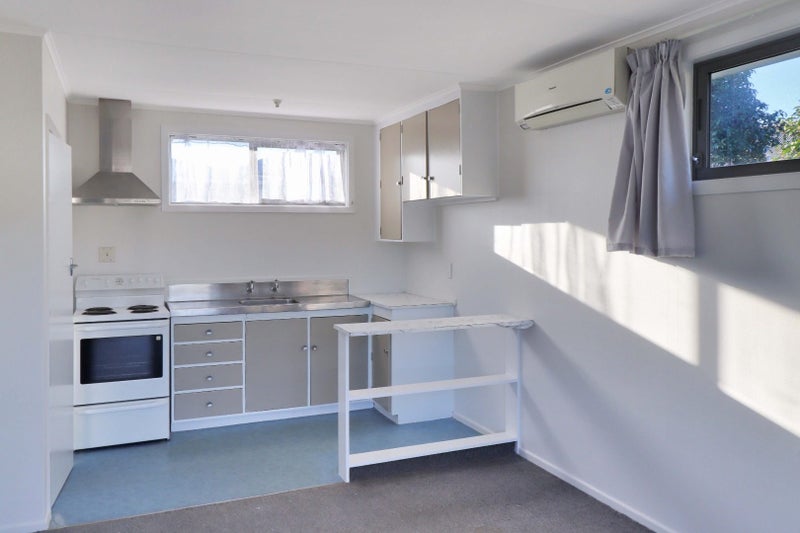 2/11 STAFFORD Street, HERETAUNGA, UPPER HUTT - Carousel 2