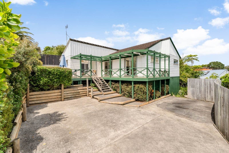 1/10 Meadowood Drive, Unsworth Heights, Auckland - Carousel 1