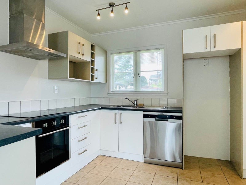 5 Riverview Road, New Lynn, Auckland - Carousel 2