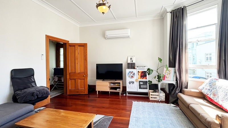 4 Rixon Grove, Mount Victoria, Wellington - Carousel 2