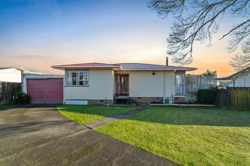 17 Almay Place, Clover Park, Auckland - Carousel 2