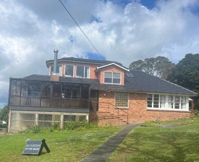 92 Raleigh Road, Northcote, Auckland - Carousel 1