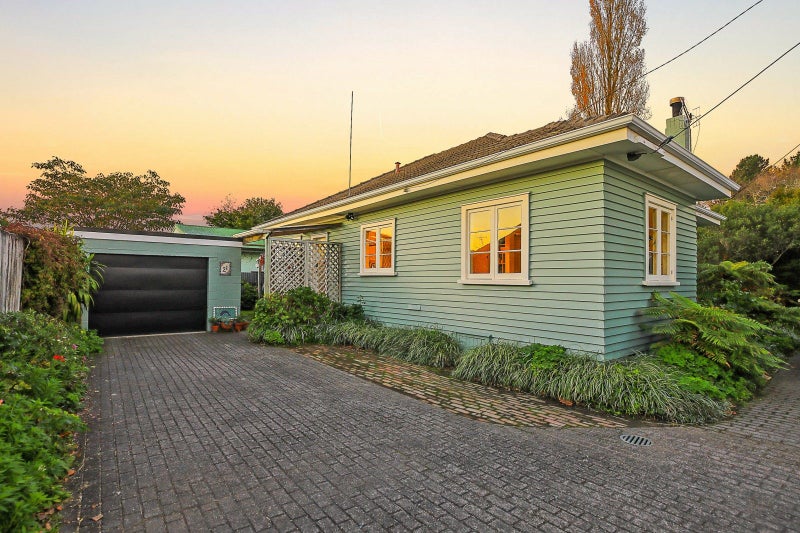 21 Beale Street, Hamilton East, Hamilton - Carousel 2