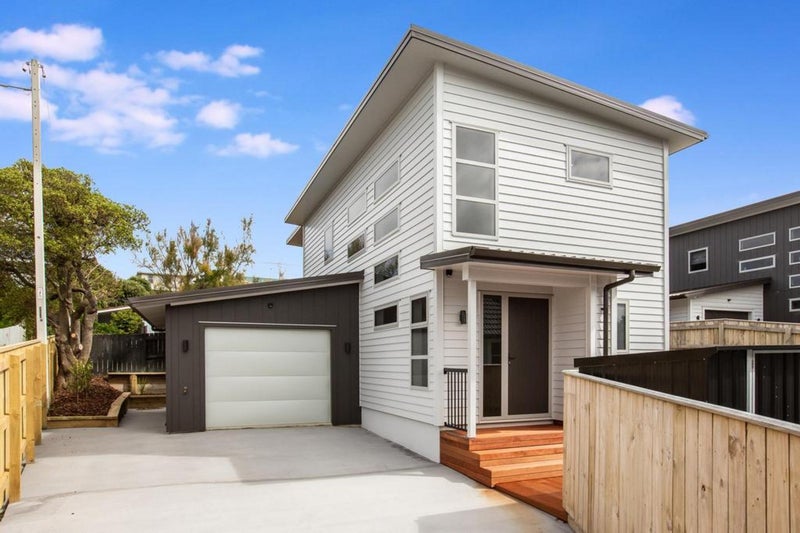 124A Main Road, Titahi Bay, Porirua - Carousel 1