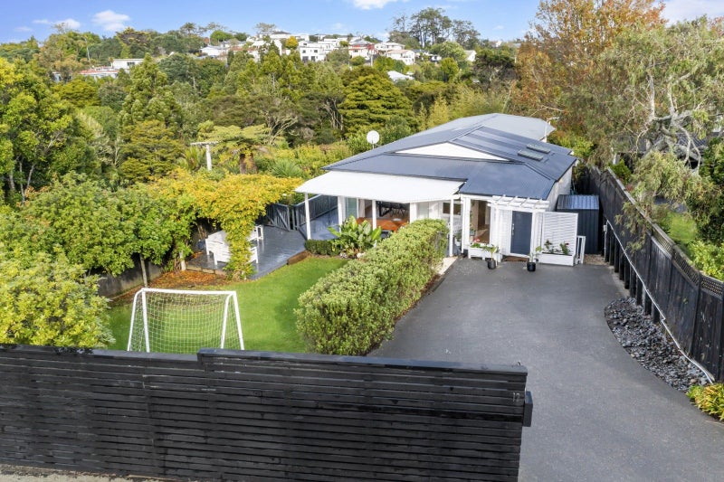 12 Park Hill Road, Birkenhead, Auckland - Carousel 1