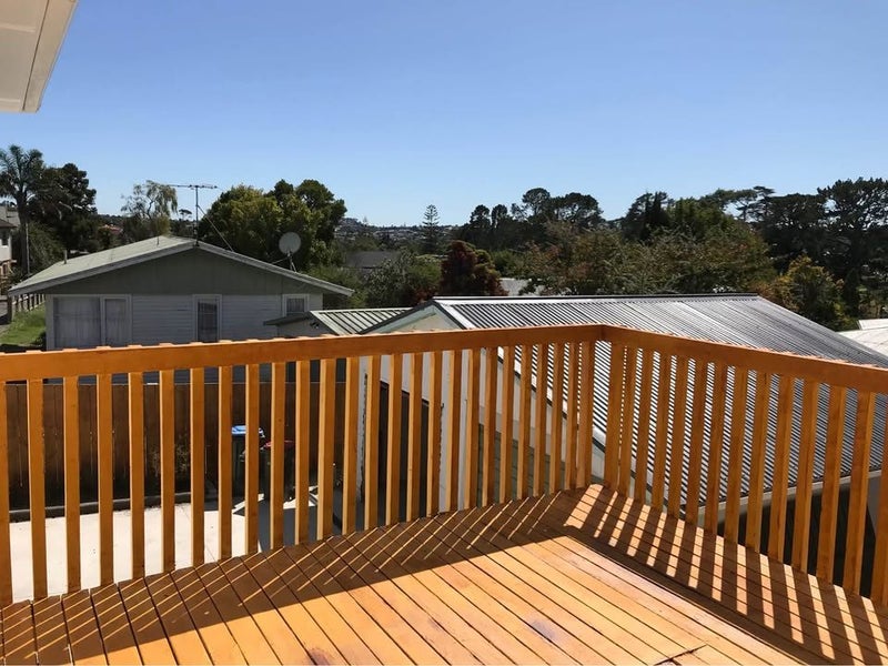 72 Commodore Drive, Lynfield, Auckland - Carousel 1